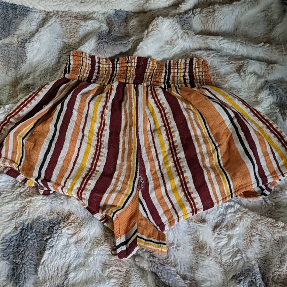 Shorts - Picture 3 of 4